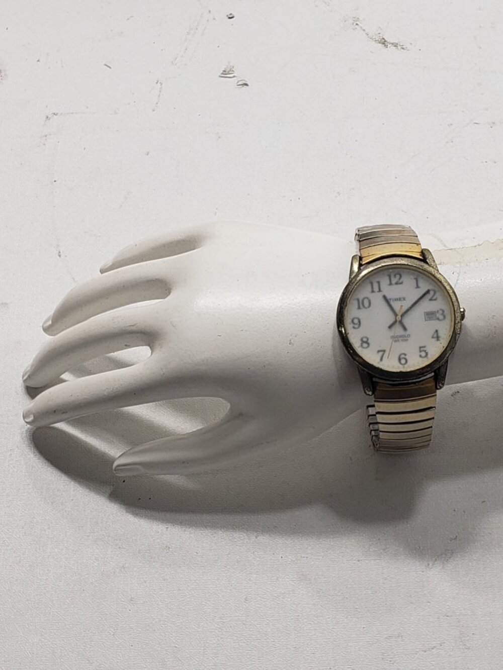 Timex Indiglo Quartz Day Date Watch Gold Tone Stretch Band WR30M Running